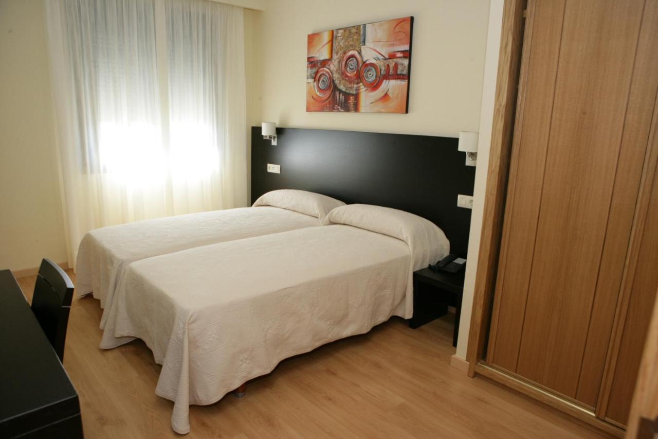 Hotel Bruma II A Gudina Bagian luar foto